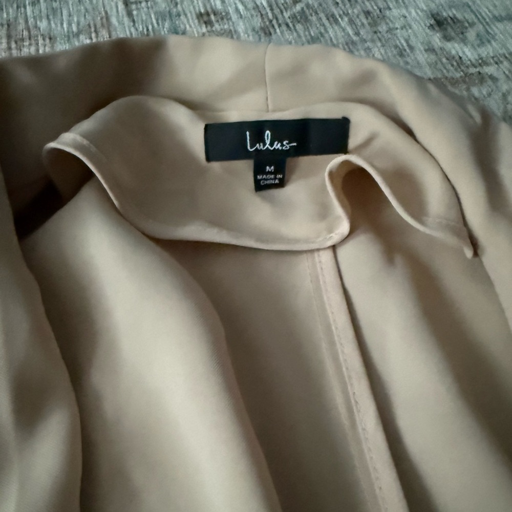 Lulus Miss Punctuality Beige Lightweight Blazer – Size M - Picture 3 of 5